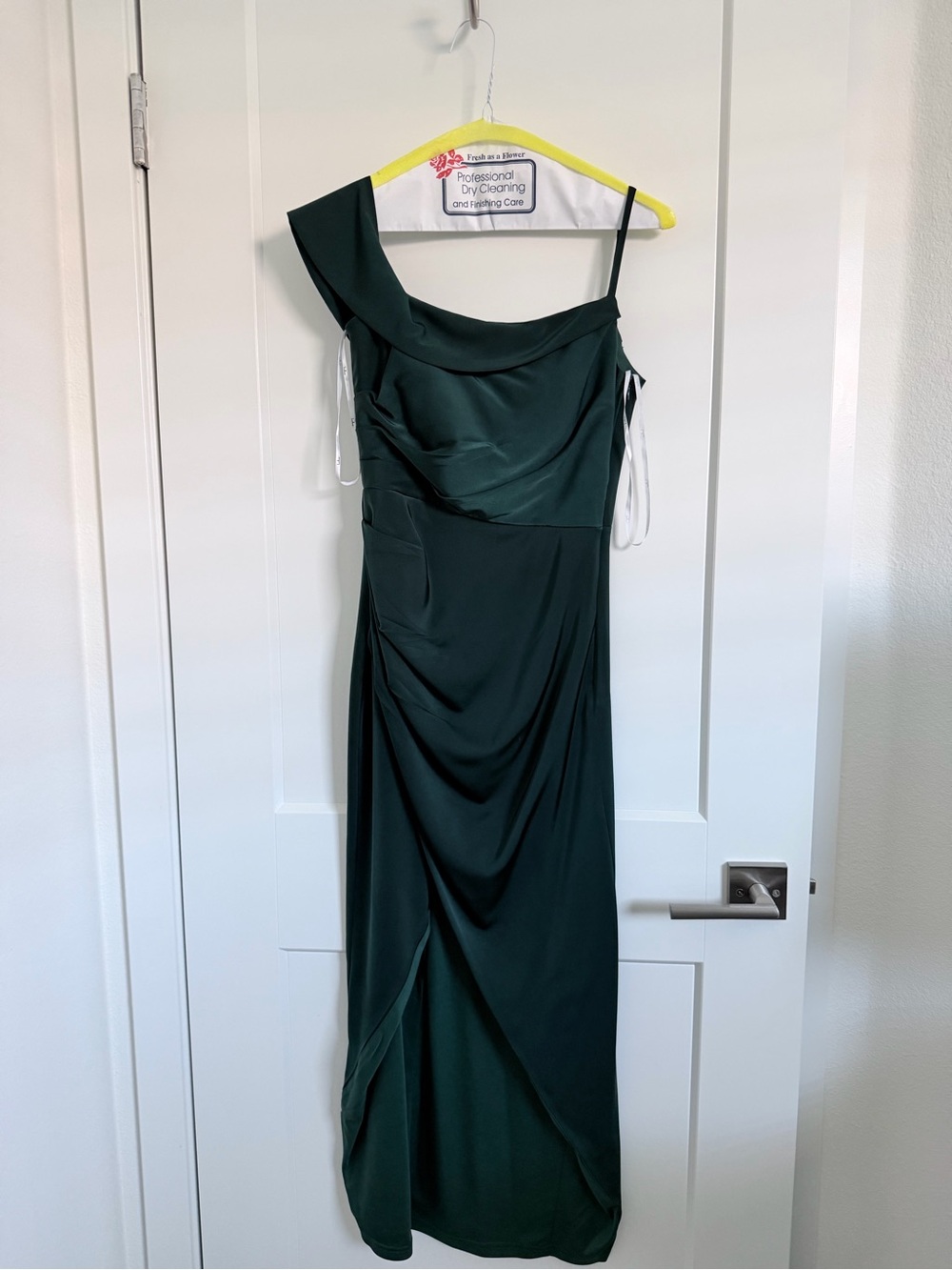 Elegant Dark Green One-Shoulder Evening Dress
